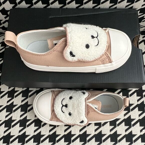 Converse Chuck Taylor All Star Toddler Sherpa Bear Shoes- Size 9 - Picture 3 of 7